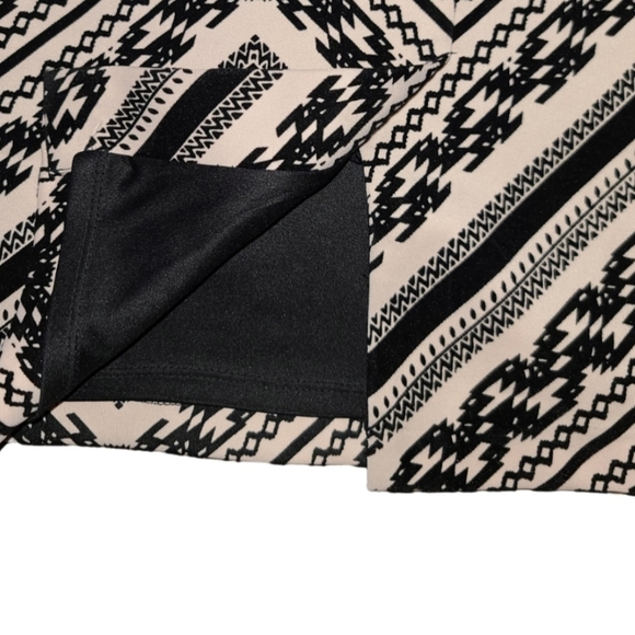 Vince Camuto Dress Size 8. Soft Pink With Black Velvet Chevron Pattern. - Picture 4 of 6